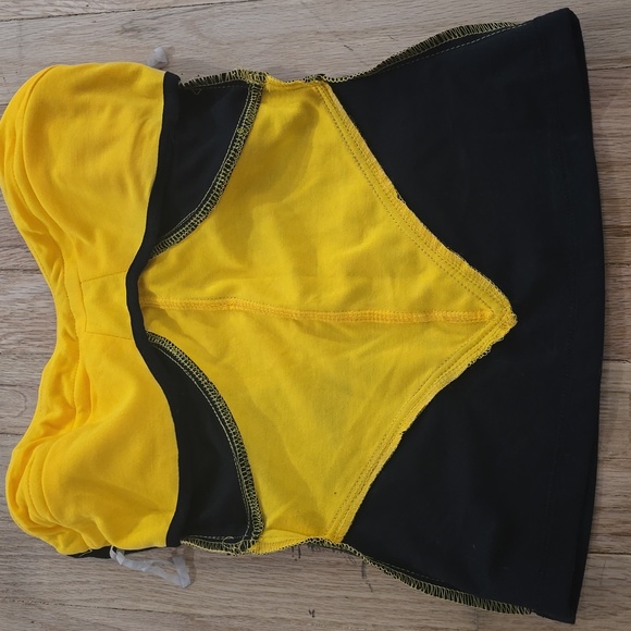 Size Medium Yellow Sleeveless Shirt - Picture 3 of 6